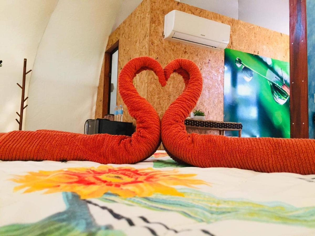 Zamboanguita  Shenanigans Glamping Resort מראה חיצוני תמונה