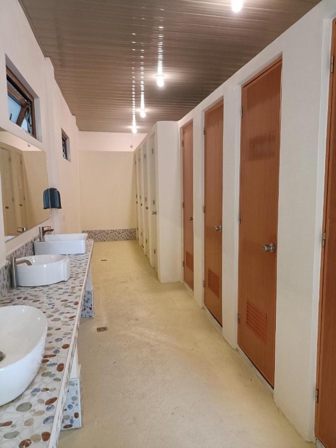 Zamboanguita  Shenanigans Glamping Resort מראה חיצוני תמונה